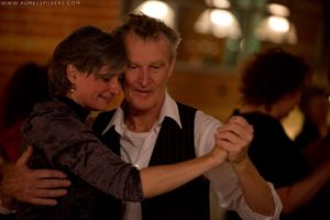 Egbert en Annalies tango aan het dansen